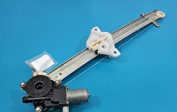 Suzuki Celerio Front door window regulator with motor 8343084M00 IMPRK1587281