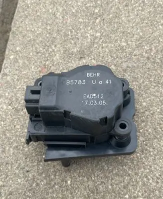 Citroen C4 I Air flap motor/actuator B5783UA41 EAD512