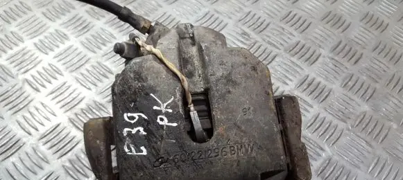 BMW 5 E39 Front brake caliper 6022296
