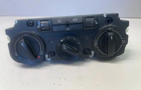 Volkswagen Golf V Climate control unit