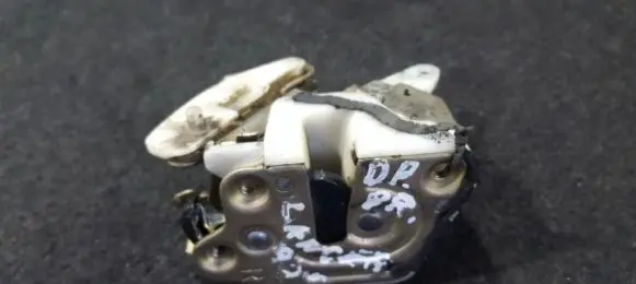 Mitsubishi Lancer Front door lock