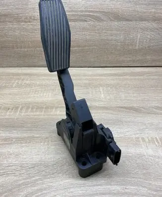 Opel Astra J Accelerator throttle pedal 09128851 0281002278