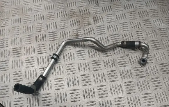 Audi Q7 4M Engine coolant pipe/hose 06M121662D
