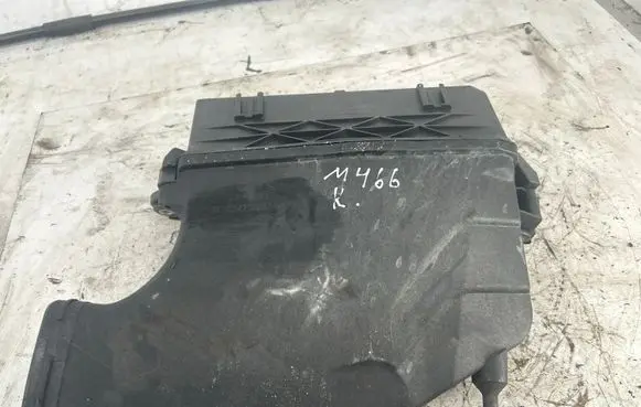 Mercedes-Benz CLS C218 X218 Air filter box A6420903101