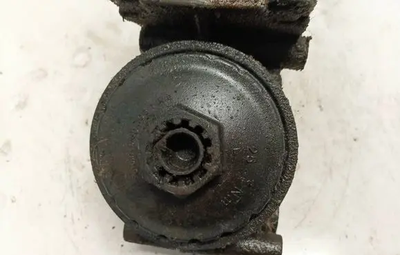 Ford Mondeo Mk III Oil filter cover 