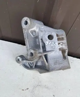 Volvo XC90 Engine mounting bracket 31430490 0180812