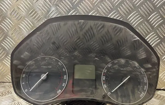 Skoda Octavia Mk2 (1Z) Speedometer (instrument cluster) 1Z0920822D