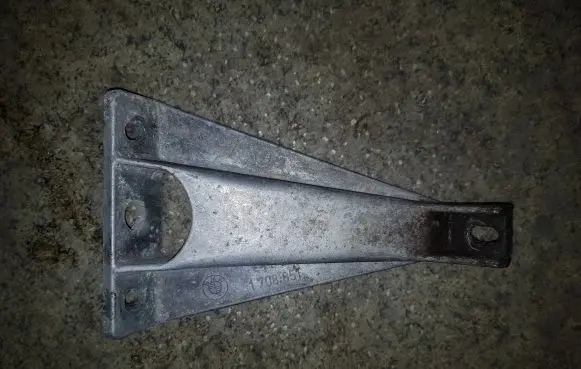 BMW 7 E32 Engine mounting bracket 1708851
