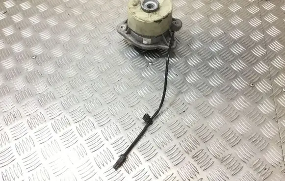 Mercedes-Benz S W222 Engine mount bracket A2222408100