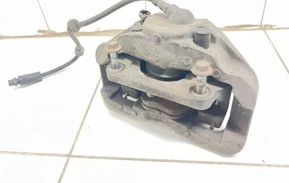 BMW 5 E60 E61 Front brake caliper 0858R