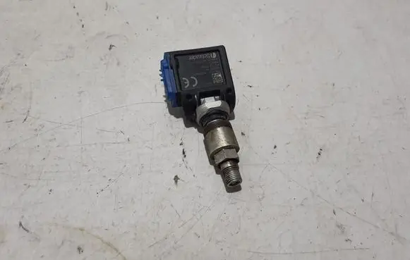 BMW 5 G30 G31 G38 Tire pressure sensor 6887147