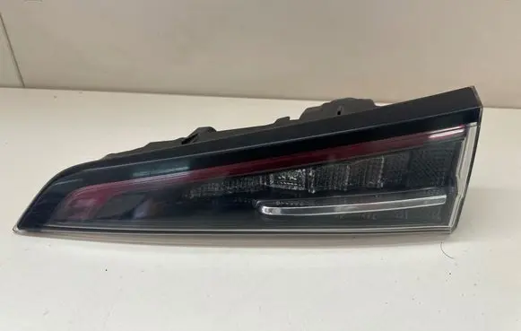 Tailgate rear/tail lights