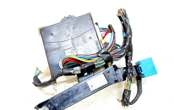 Toyota Auris 150 Fuse module 8922112481 8273012T71 50115055