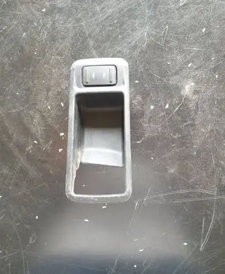 Ford Focus C-MAX Front door window switch trim 3M51226A36AR