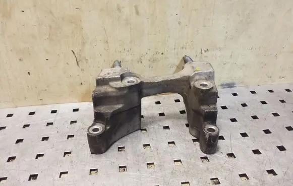 Ford Focus Engine mounting bracket XS406030