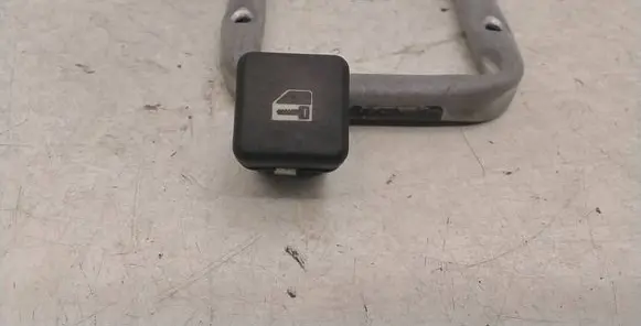BMW 5 E39 Central locking switch button 8360828