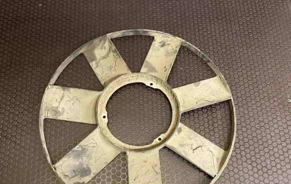 BMW 5 E39 Fan impeller 2243303 6600100000