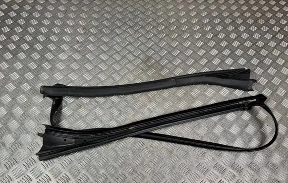 Maserati GranCabrio M145 Front door rubber seal 80089100