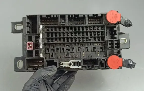 Jaguar E-Pace Fuse module J9C314N030AB