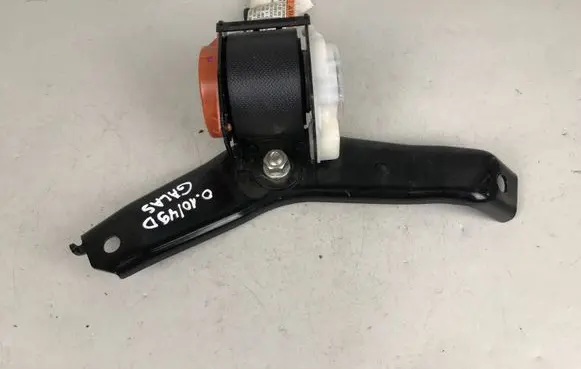 Middle seatbelt (rear)