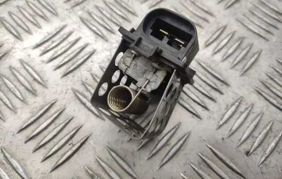 Nissan Qashqai+2 Coolant fan relay M114973