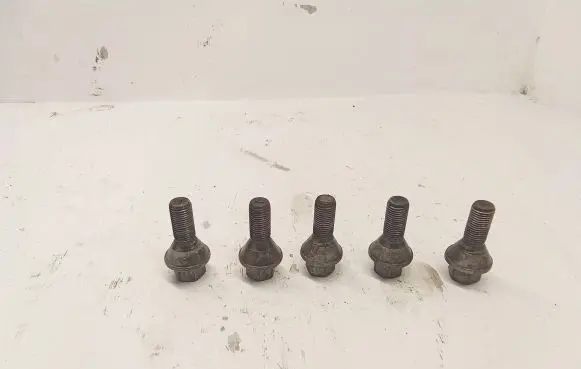 Opel Vivaro Nuts/bolts 