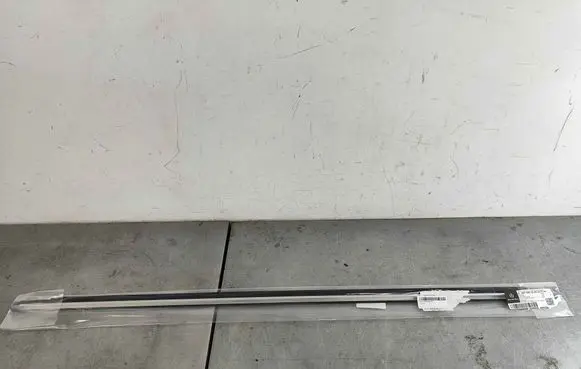 Mercedes-Benz Vito Viano W447 Front door glass trim molding A4476900280647F24