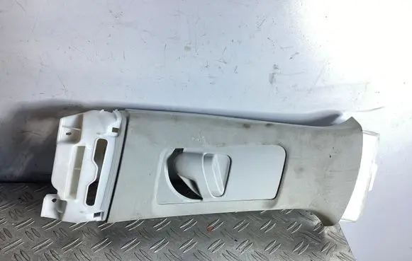 (B) pillar trim (top)