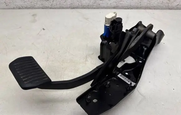 Volvo XC70 Brake pedal 31201792