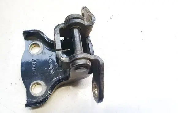 Chevrolet Captiva Rear door lower hinge