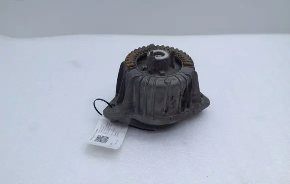 Mercedes-Benz C W205 Engine mount bracket A2122400100