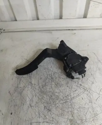 Mercedes-Benz Vito Viano W638 Accelerator throttle pedal A9013000504 0281002337 185400446