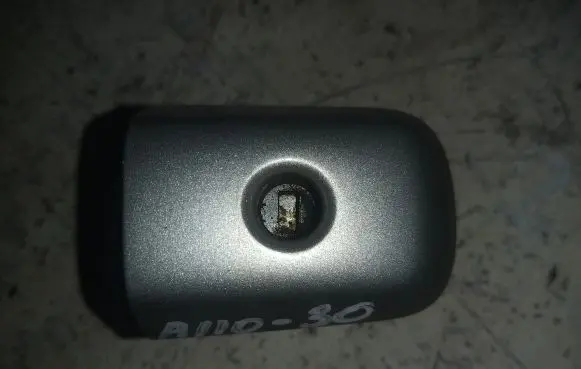 Volvo V50 Front door lock 8679169