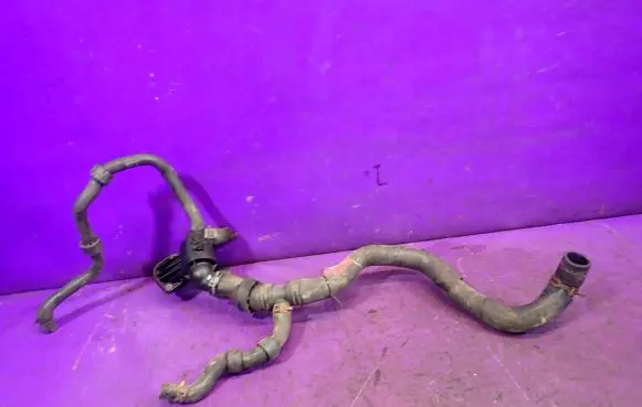 Seat Ibiza IV (6J,6P) Engine coolant pipe/hose V7548003