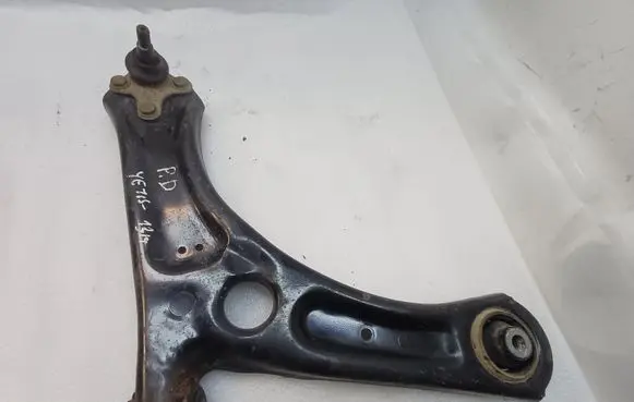 Skoda Yeti (5L) Front lower control arm/wishbone 1K0407152BG