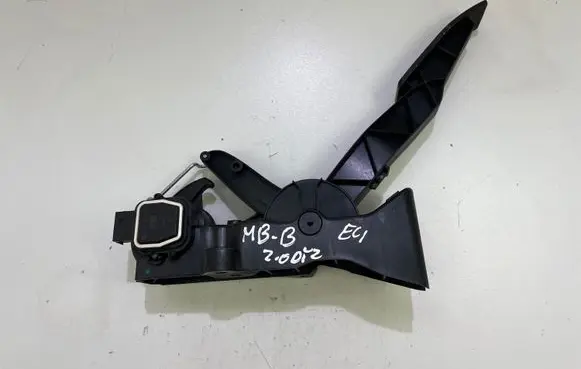 Mercedes-Benz B W245 Accelerator throttle pedal A1693000104 150605 000150
