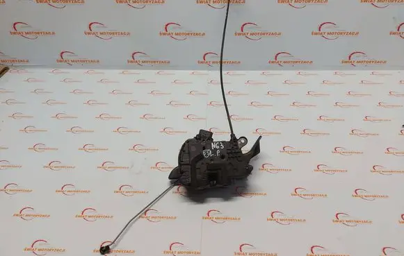 Opel Vivaro Front door lock 