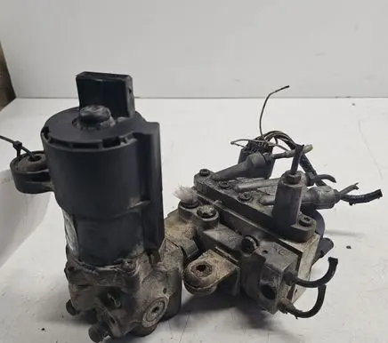 Volkswagen Golf III ABS Pump 10044707453