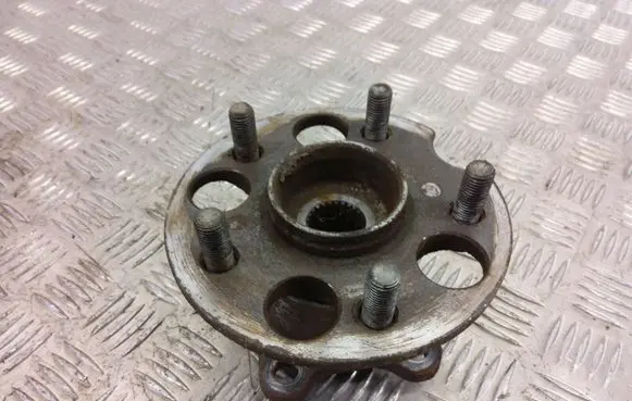 Lexus RX 300 Rear wheel hub
