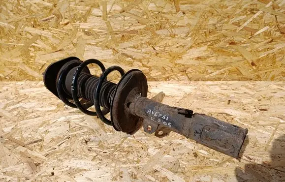 Toyota Avensis T250 Front shock absorber/damper