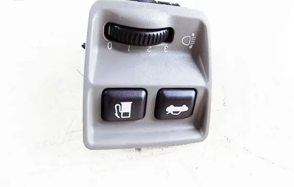 Jaguar S-Type Tailgate opening switch 