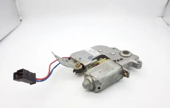 Volkswagen PASSAT B3 Sunroof motor/actuator 357877795 0130821812 722686715