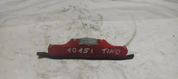 Nissan Almera Tino Third/center stoplight