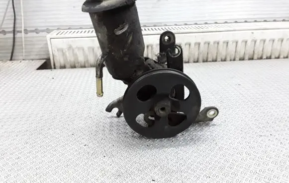 Toyota Yaris Power steering pump