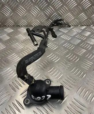 Volkswagen PASSAT B8 Engine coolant pipe/hose 04L121030