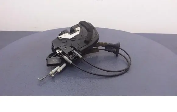 Nissan X-Trail T30 Front door lock 