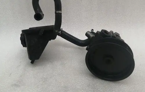 Mercedes-Benz CLK A209 C209 Power steering pump mounting bracket A0044668201