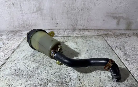 Ford Focus C-MAX Power steering fluid tank/reservoir 4M513R700