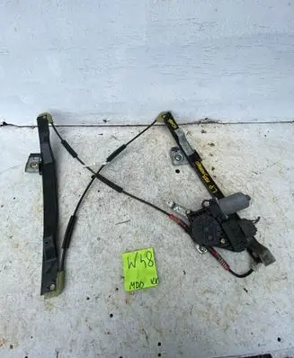 Ford Mondeo Mk III Front door window regulator motor 0130821770