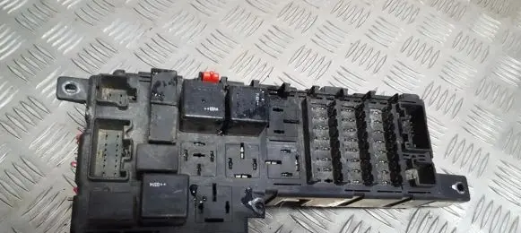 Volvo V70 Fuse box set 518828009 8678449